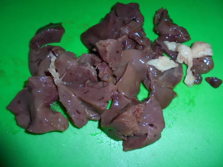 Пшенично-ржаные блины с  куриной печенью и грушей: шаг 5