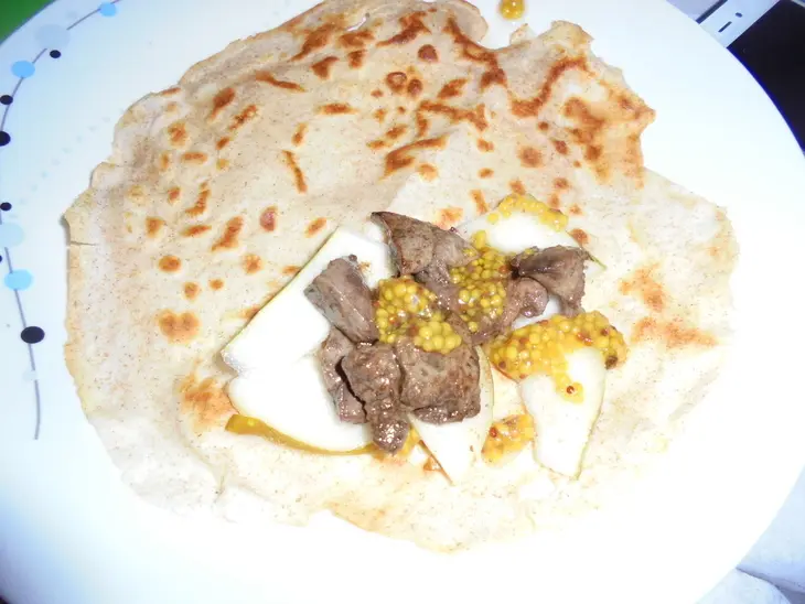 Пшенично-ржаные блины с  куриной печенью и грушей: шаг 8