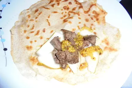 Пшенично-ржаные блины с  куриной печенью и грушей: шаг 8