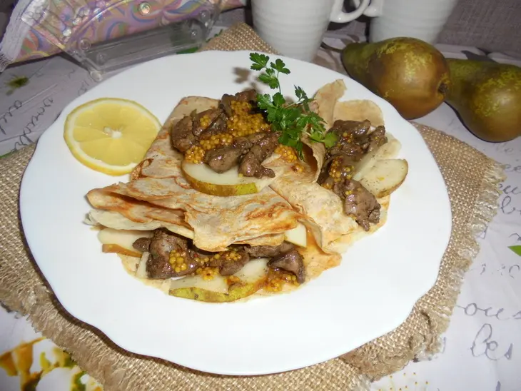 Пшенично-ржаные блины с  куриной печенью и грушей: шаг 9