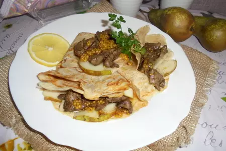 Пшенично-ржаные блины с  куриной печенью и грушей: шаг 9