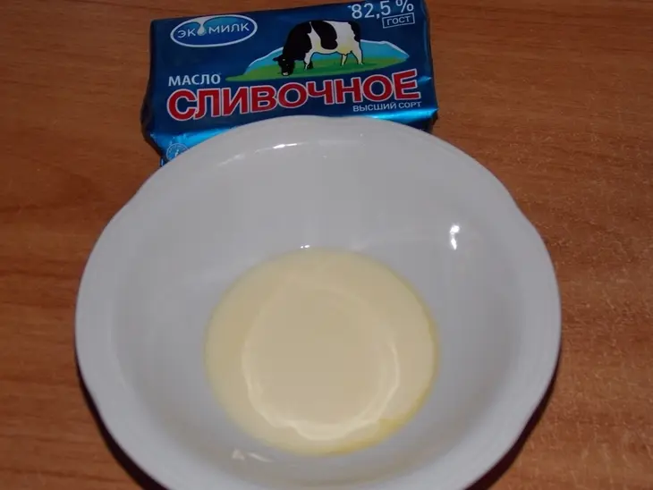 Оладьи на йогурте с цукатами: шаг 1