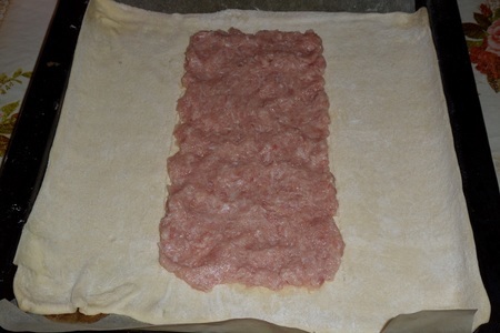 Пирог с мясным фаршем, картофелем и маринованным огурцом: шаг 6
