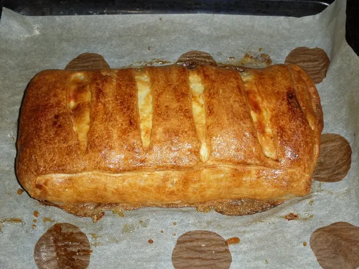 Пирог с мясным фаршем, картофелем и маринованным огурцом: шаг 9