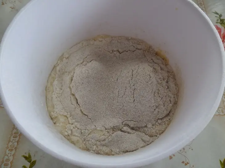 Блинный пирог с брынзой и овощами: шаг 4