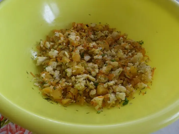 Блинный пирог с брынзой и овощами: шаг 7