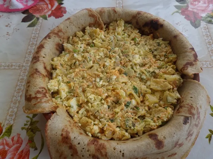 Блинный пирог с брынзой и овощами: шаг 8
