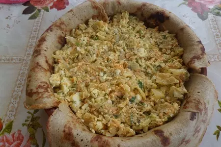 Блинный пирог с брынзой и овощами: шаг 8
