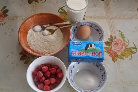 Клубничные блины с клубничным джемом и творожным кремом: шаг 1