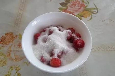 Клубничные блины с клубничным джемом и творожным кремом: шаг 3