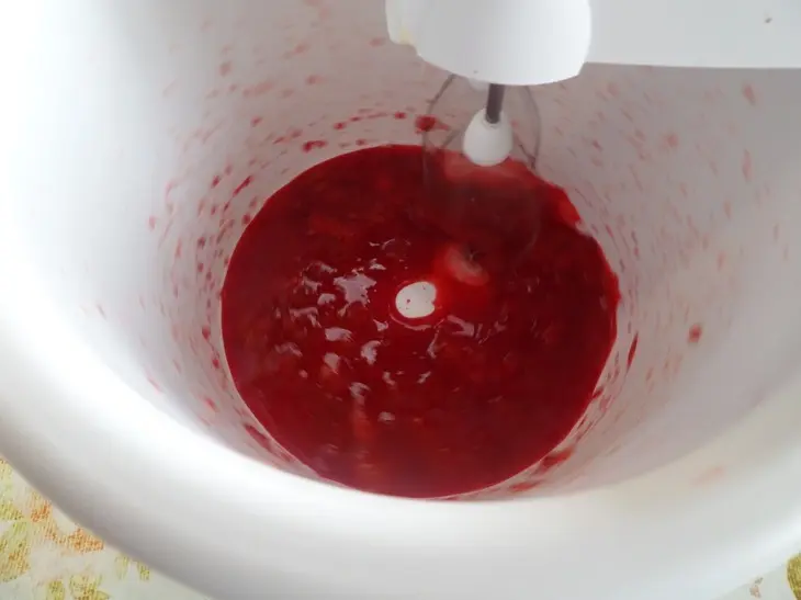Клубничные блины с клубничным джемом и творожным кремом: шаг 6