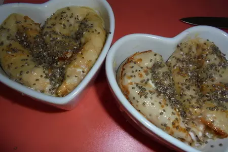 Запеченные блинные "сердечки" с творогом и семенами чиа: шаг 7