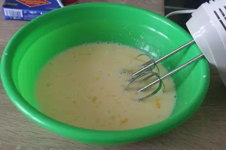 Тонкие блины на молоке: шаг 2