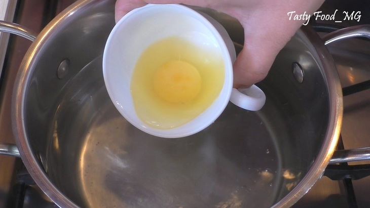 Салат "лионский" с яйцом пашот: шаг 3