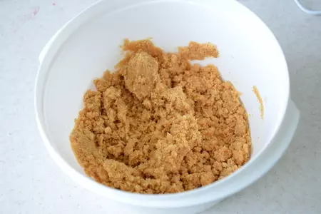 Классический чизкейк с шоколадной карамелью: шаг 1