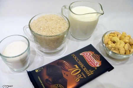 Десерт  из шоколадного риса со сливками и орехами: шаг 1