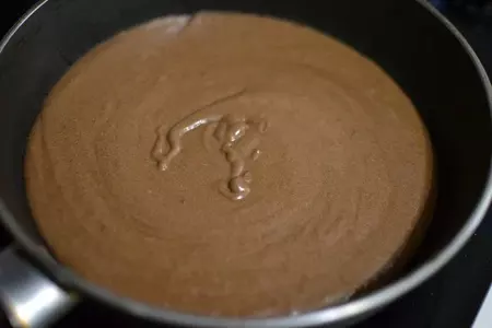 Шоколадный торт с черносливом: шаг 5