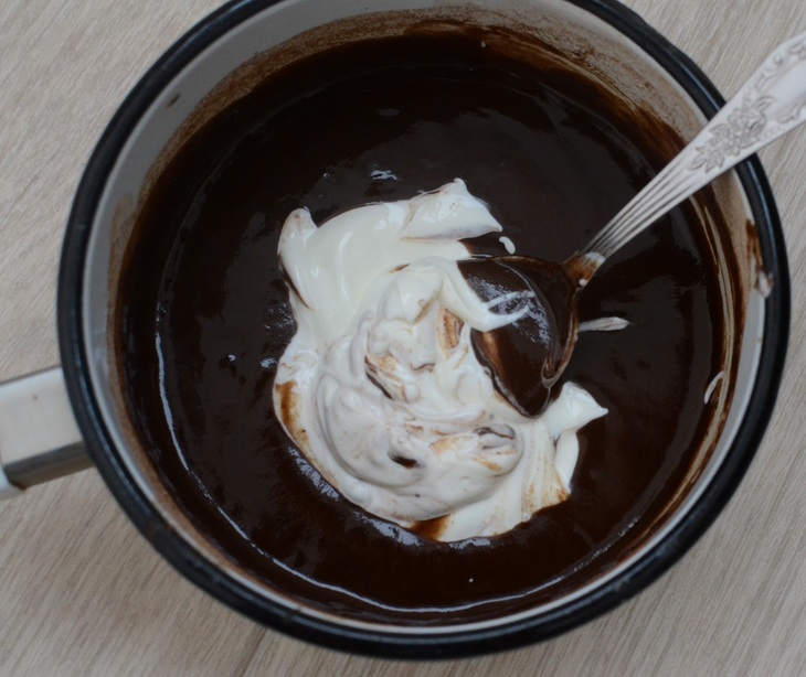 Кофейный кекс с корично-сметанным соусом : шаг 9