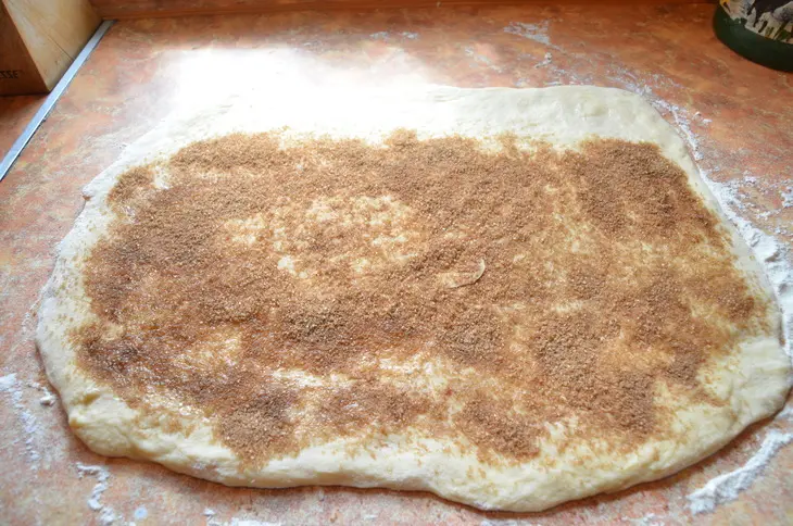 Плюшки с корицей и шоколадом для малыша и карлсона.: шаг 11