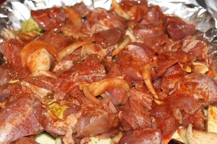 Жаркое из индейки в фольге на мангале: шаг 5