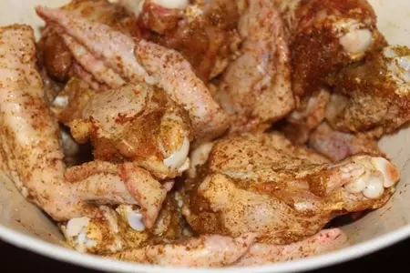 Острые куриные крылышки (и ломтики картофеля на гарнир): шаг 2
