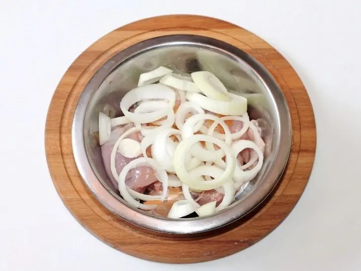 Маринованные куриные грудки с овощами: шаг 2
