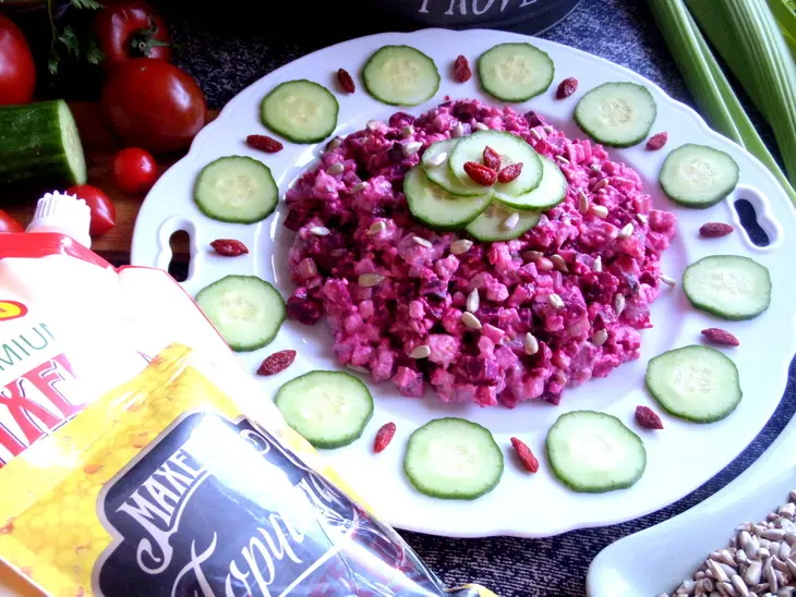 Свекольный салат с сельдью: шаг 9