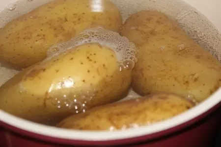 Закуска из сельди "провансаль" и картофель по-карибски с соляной корочкой: шаг 2