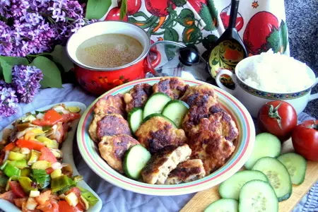 Рубленые куриные котлеты+наш обед: шаг 23
