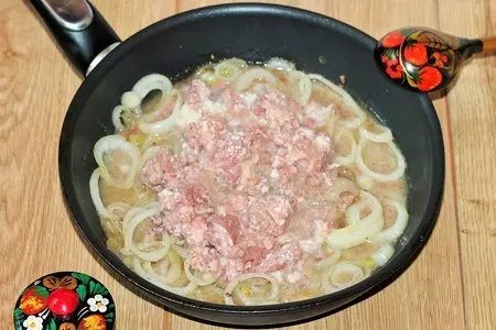 Картошка с тушенкой и луком: шаг 5