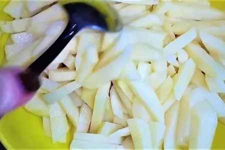 Картофель в горшочках. с мясом и огурчиками: шаг 5