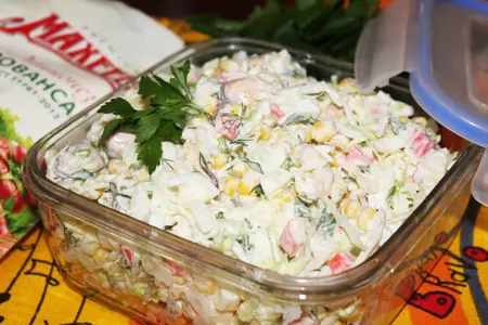Салат из молодой капусты с морепродуктами: шаг 6