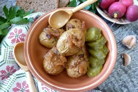 Запеченная картошка с чесноком и шкварками: шаг 7