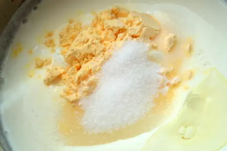 Кефирная лепёшка с сыром и зеленью: шаг 1