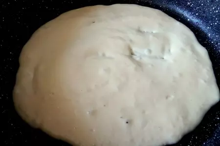 Кефирная лепёшка с сыром и зеленью: шаг 8