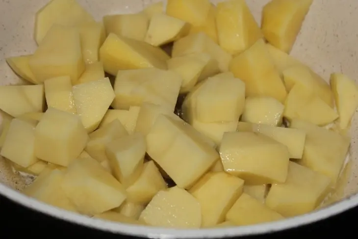 Картофель с курицей (полноценный обед в 1 кастрюле): шаг 1