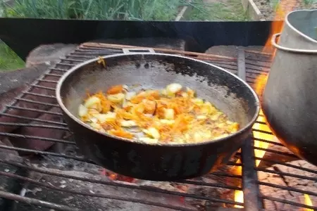 Греча с копчеными купатами: шаг 1