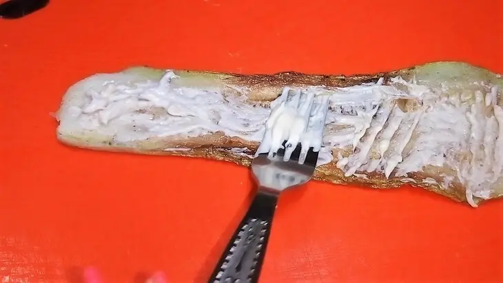 Рулеты из кабачков с курицей на шпажках.: шаг 4