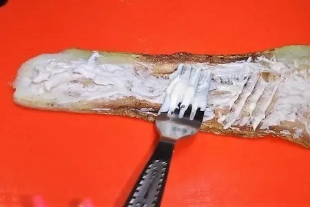 Рулеты из кабачков с курицей на шпажках.: шаг 4