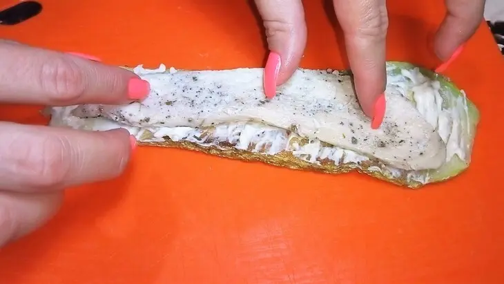 Рулеты из кабачков с курицей на шпажках.: шаг 5