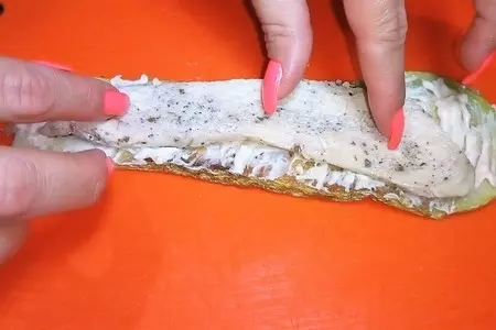 Рулеты из кабачков с курицей на шпажках.: шаг 5