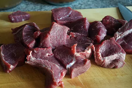 Говядина с овощами в красном вине: шаг 1