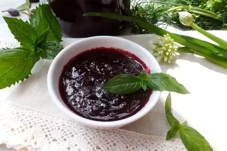 Пряный соус к мясу из жимолости: шаг 4