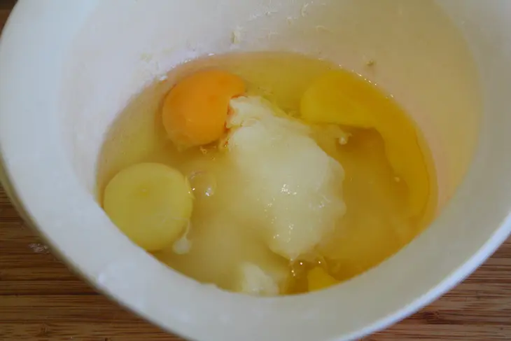 Творожный пирог с брусникой и смородиной: шаг 6
