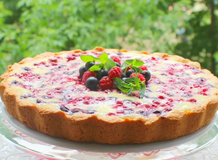 Творожный пирог с брусникой и смородиной: шаг 8