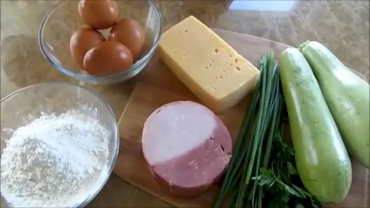 Рулет из кабачка с ветчиной и сыром: шаг 1