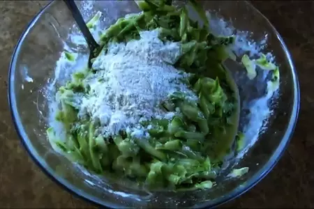 Рулет из кабачка с ветчиной и сыром: шаг 3