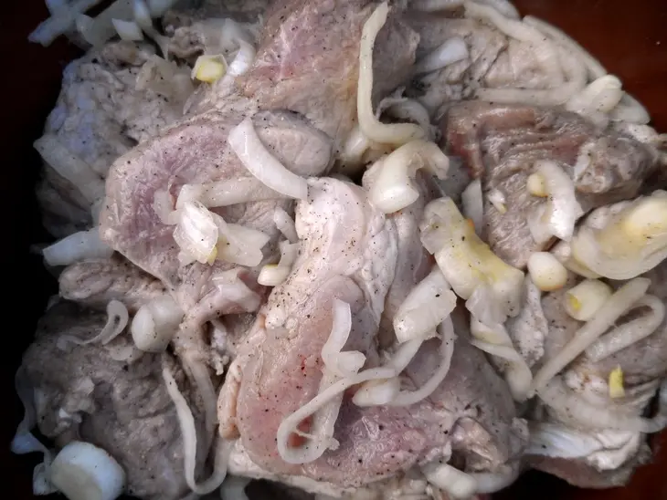 Шашлык на минеральной воде с печеным картофелем: шаг 1