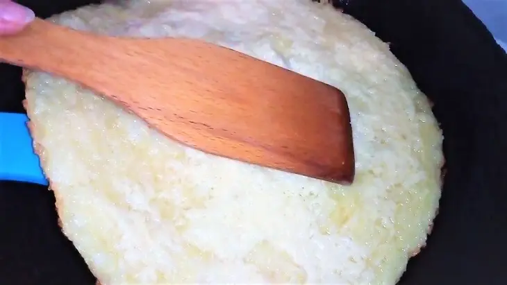 Картофельный пирог на сковороде - быстрый завтрак на скорую руку: шаг 2