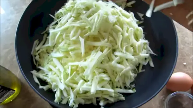 Купеческий пирог с кабачком, картошкой и грудинкой: шаг 2